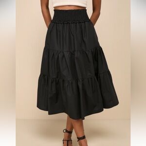 Lulu’s black tiered midi ruffle skirt